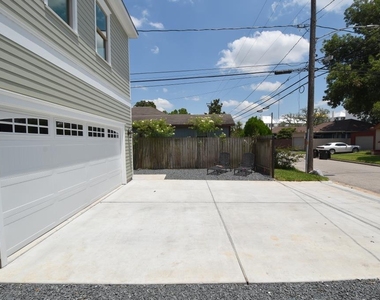 119 E 26th - Photo Thumbnail 18