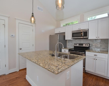 119 E 26th - Photo Thumbnail 7