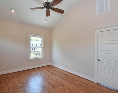 119 E 26th - Photo Thumbnail 12