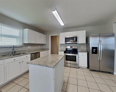 20631 Hillsdale Park Drive - Photo Thumbnail 3