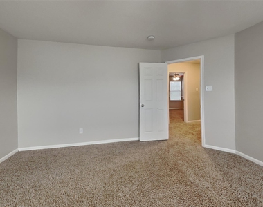 20631 Hillsdale Park Drive - Photo Thumbnail 6