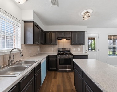 7110 Favian Court - Photo Thumbnail 14