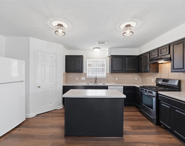 7110 Favian Court - Photo Thumbnail 11