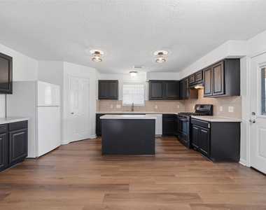 7110 Favian Court - Photo Thumbnail 10