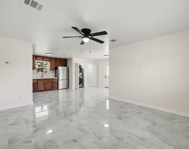 8411 Botany Lane - Photo Thumbnail 5