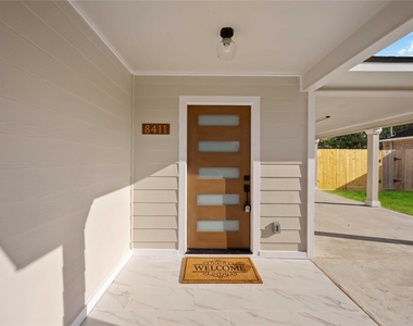 8411 Botany Lane - Photo Thumbnail 2