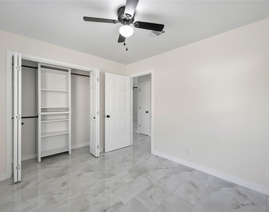 8411 Botany Lane - Photo Thumbnail 10