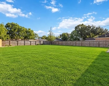 8411 Botany Lane - Photo Thumbnail 15