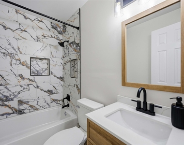 8411 Botany Lane - Photo Thumbnail 11