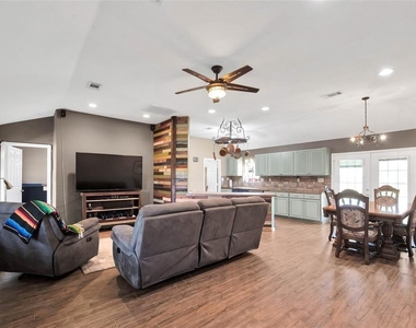 8303 Galler Road - Photo Thumbnail 6
