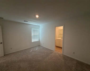 930 Pertuso Lane - Photo Thumbnail 16
