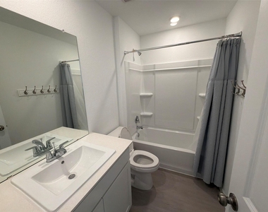 930 Pertuso Lane - Photo Thumbnail 14
