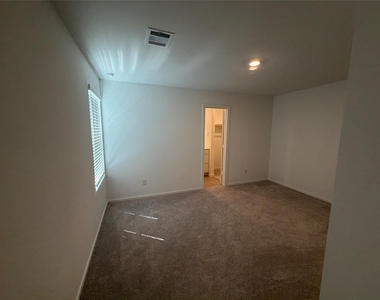 930 Pertuso Lane - Photo Thumbnail 15