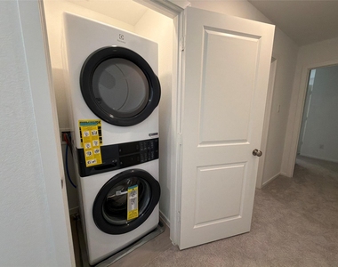 930 Pertuso Lane - Photo Thumbnail 23