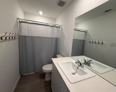 930 Pertuso Lane - Photo Thumbnail 17
