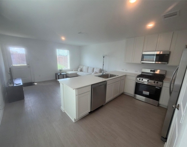930 Pertuso Lane - Photo Thumbnail 6