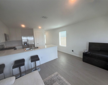 930 Pertuso Lane - Photo Thumbnail 12