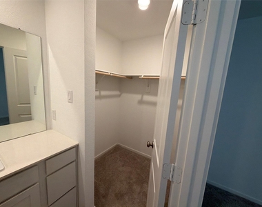 930 Pertuso Lane - Photo Thumbnail 19