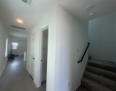 930 Pertuso Lane - Photo Thumbnail 4