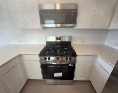 930 Pertuso Lane - Photo Thumbnail 9