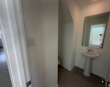 930 Pertuso Lane - Photo Thumbnail 5