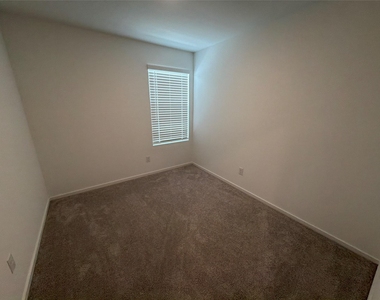930 Pertuso Lane - Photo Thumbnail 25