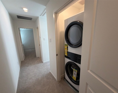 930 Pertuso Lane - Photo Thumbnail 24