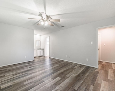 2302 Slippery Rock Court - Photo Thumbnail 15
