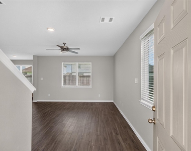 2404 Shellcracker Drive - Photo Thumbnail 2