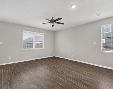 2404 Shellcracker Drive - Photo Thumbnail 3
