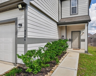 2404 Shellcracker Drive - Photo Thumbnail 1