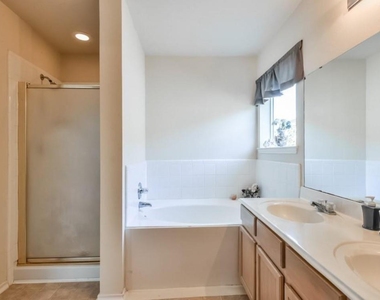 5722 W Harrow Drive - Photo Thumbnail 2