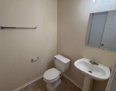 5722 W Harrow Drive - Photo Thumbnail 9