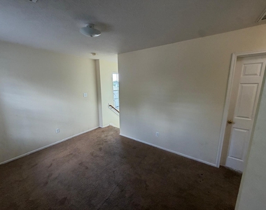 5722 W Harrow Drive - Photo Thumbnail 13