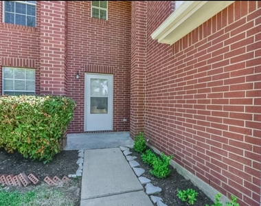 5722 W Harrow Drive - Photo Thumbnail 3