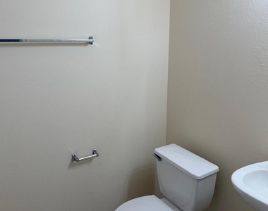 5722 W Harrow Drive - Photo Thumbnail 7