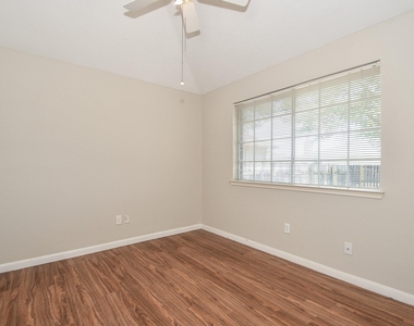 15319 Goodman Street - Photo Thumbnail 8