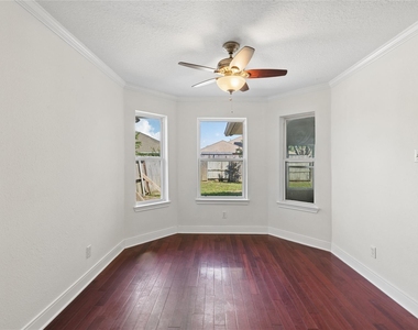 11 Clara Barton Lane - Photo Thumbnail 4
