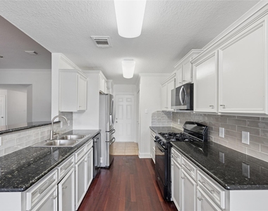 11 Clara Barton Lane - Photo Thumbnail 5