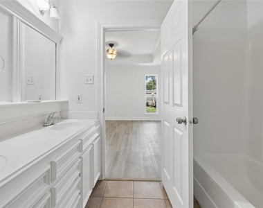 11 Clara Barton Lane - Photo Thumbnail 10