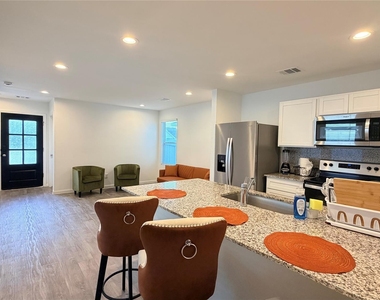 16799 N Marie Village Drive - Photo Thumbnail 2