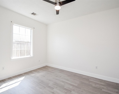 4714 Talina Way - Photo Thumbnail 12