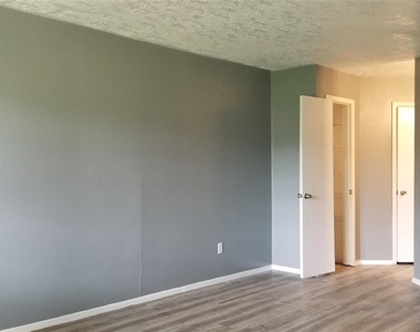 16727 Lost Quail Drive - Photo Thumbnail 11