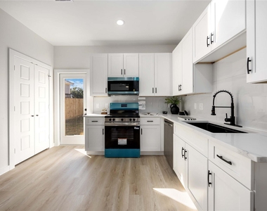 7221 Sandra Street - Photo Thumbnail 12