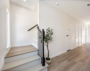7221 Sandra Street - Photo Thumbnail 3