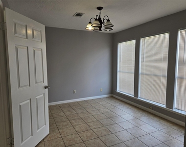 10806 Zircon Court - Photo Thumbnail 6