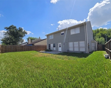 10806 Zircon Court - Photo Thumbnail 17