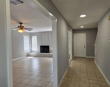10806 Zircon Court - Photo Thumbnail 4
