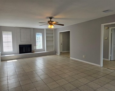10806 Zircon Court - Photo Thumbnail 2