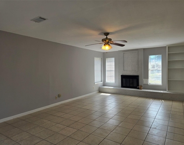 10806 Zircon Court - Photo Thumbnail 3